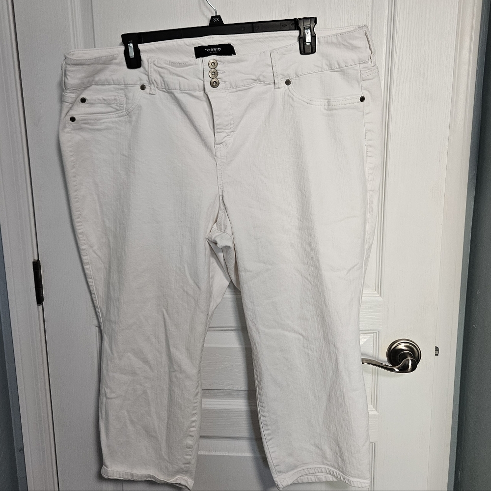 Torrid Capris White Stretch Summer Spring Womens plus 28
